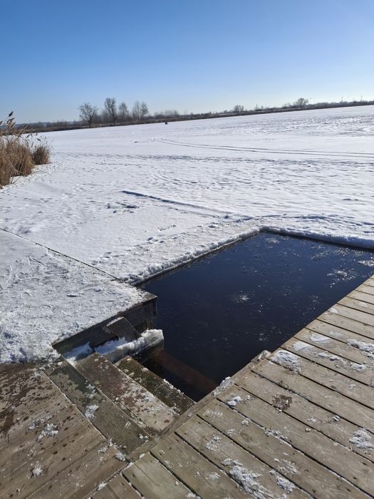 Сауна лазня баня(сольова)на дровах з виходом на воду.Електроенергія є