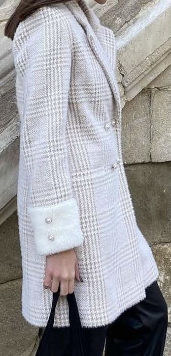 Шерстяне пальто з мехом.