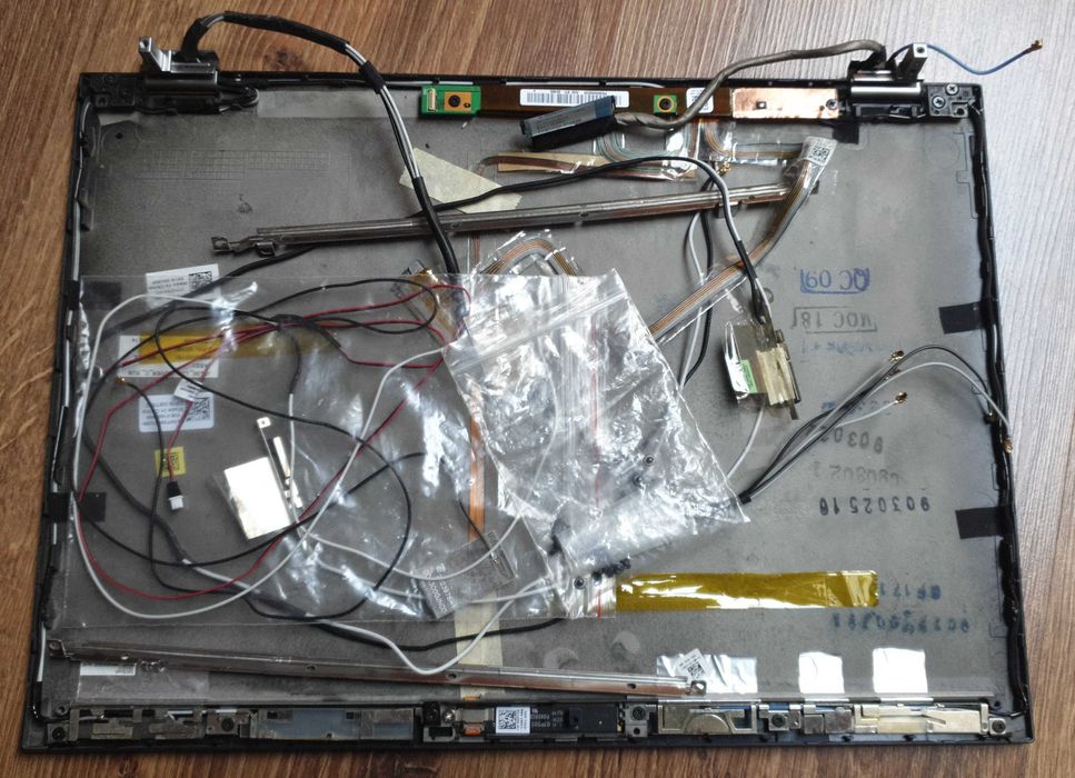 Obudowa górna palmrest Dell Latitude E6410 obudowa matrycy tylna