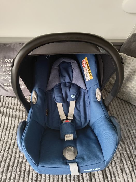 Fotelik i dwie bazy ISOFIX maxi Cosi cabrio fix 0-13 granatowy