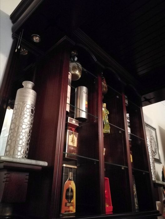 Móvel Bar com 2 bancos