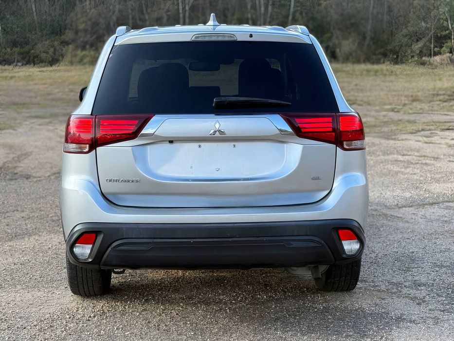 Mitsubishi Outlander      2020