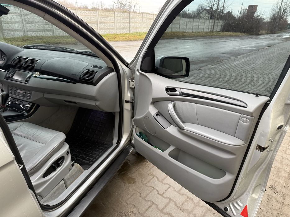 Продам BMW X5 E53