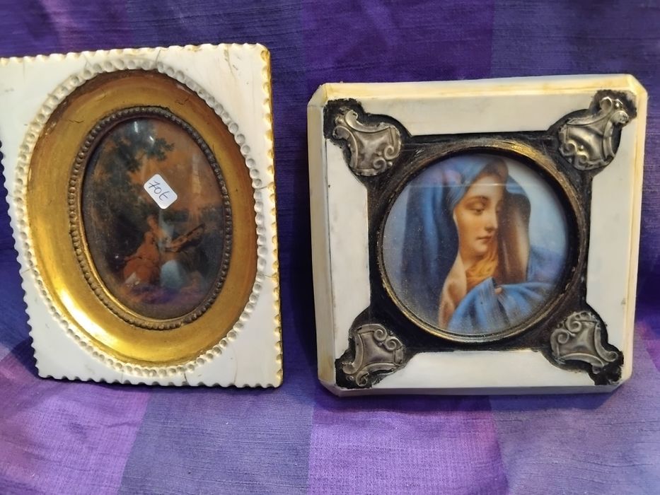 Duas miniaturas antigas com pinturas