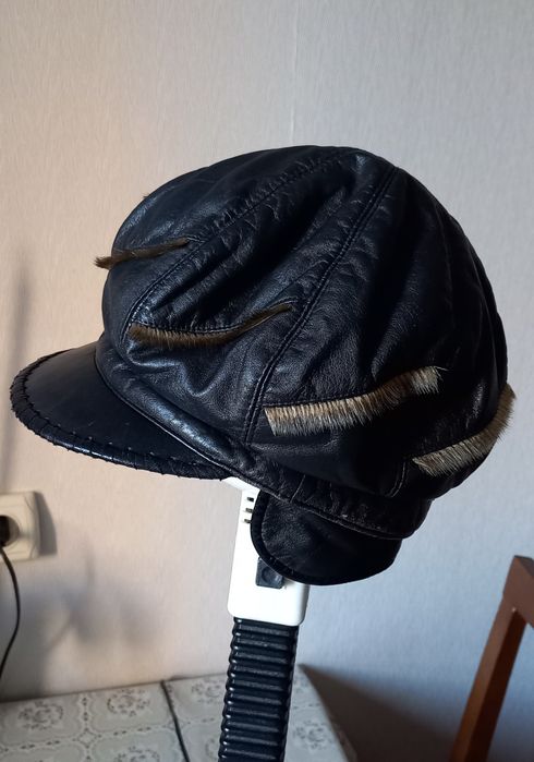 Кепка кожаная теплая 56-58 размера.