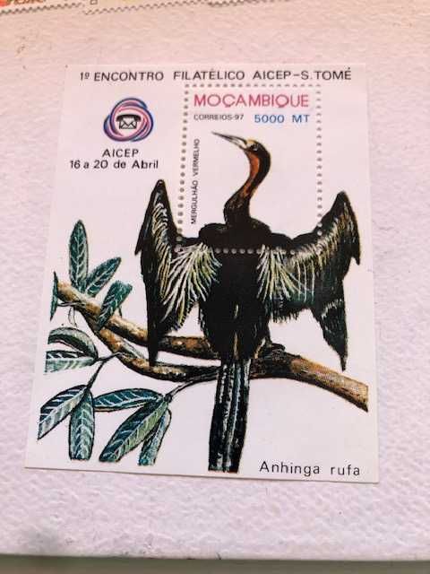 Conjunto 12 selos de Moçambique de 1997 e 1998
