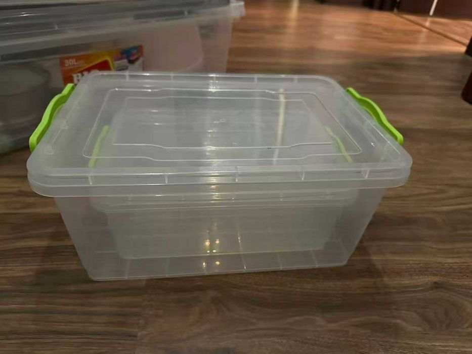 Контейнер пластиковый с крышкой