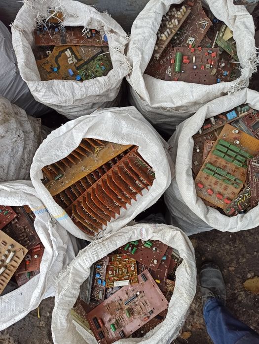 Продам радиоплаты-208кг