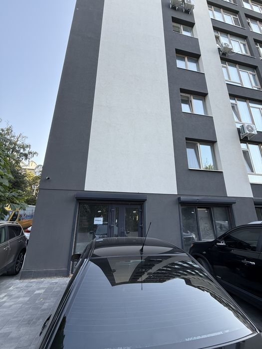 Продається фасадне приміщення в центрі Івано - франківська 96м2