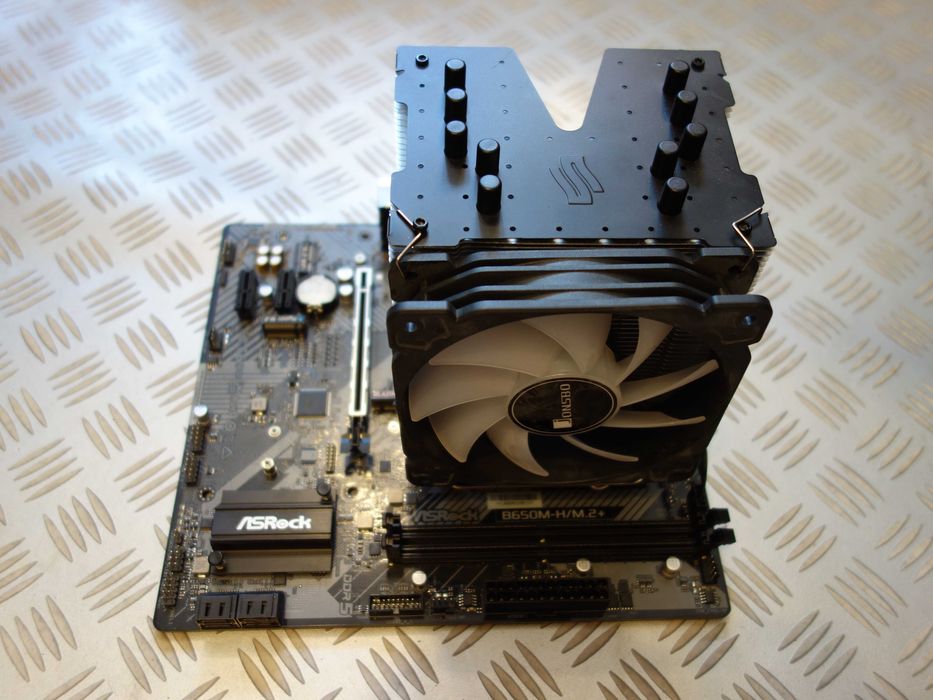 ASRock B650M-H/M.2+ AM5 - DDR5 + AMD Ryzen 8400F + Silentium Fortis 3