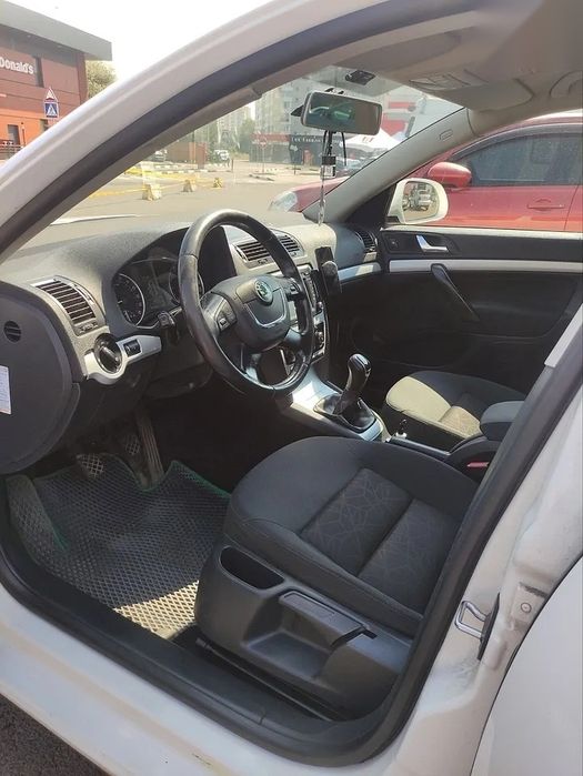Автомобіль Skoda Octavia A5 2011 / 1.6  / дизель, механіка.