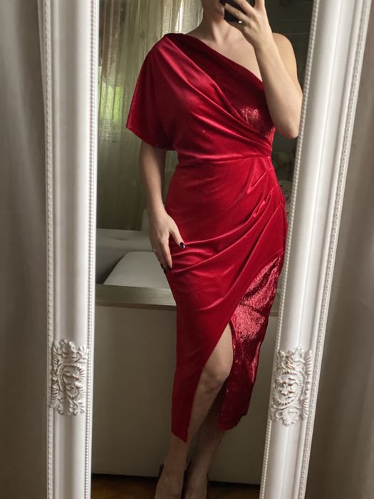Нарядное вечернее коасное велюровое платье по фигуре на одно плечо