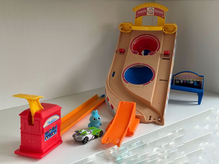 Ігровий набір Hot Wheels Карнавал з мультфільму Історія іграшок 4