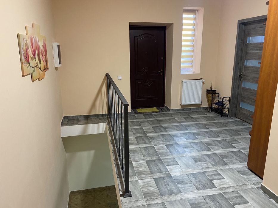 Продаж дворівневої 2-х кімнатноі квартири.Власник 100 кв м