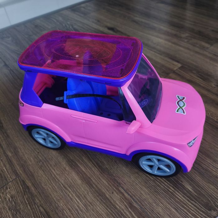 Duże auto dla Barbie