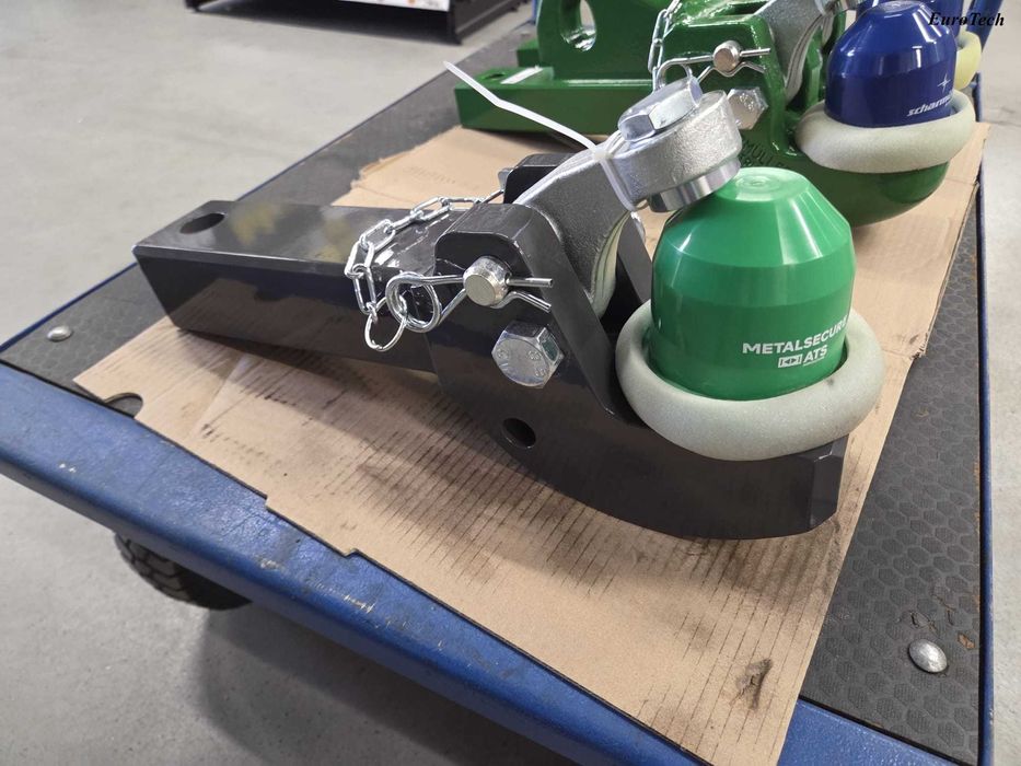 Zaczep kulowy K80 Pick Up Hitch  do ciągnika John Deere, Fendt