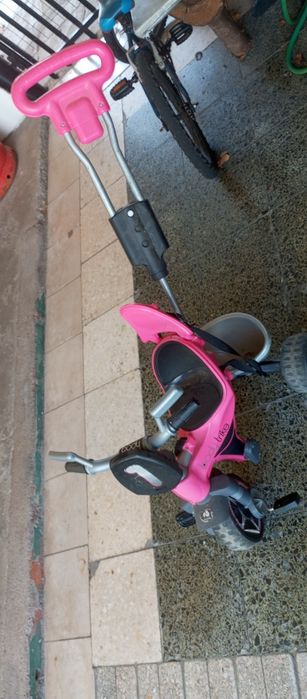 Triciclo de criança