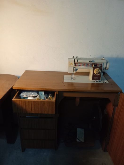 Máquina de Costura Oliva antiga