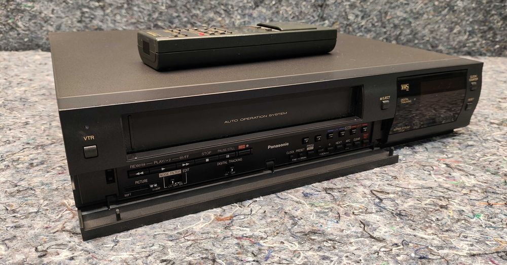 Magnetowid Odtwarzacz VHS Panasonic NV-J33 HQ z pilotem