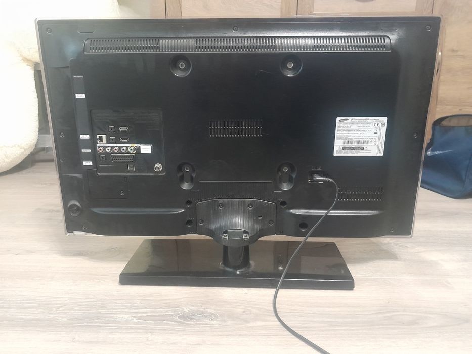 Продам LED телевизор Самсунг UE32ES5507V