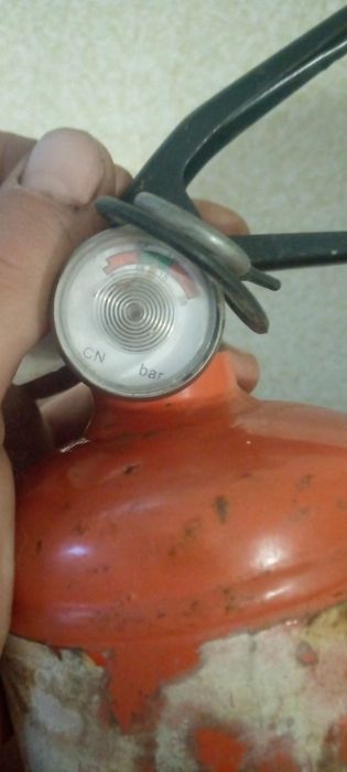 Продам вогнегасник з пломбою