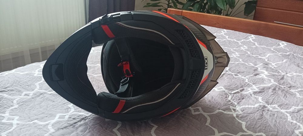 Продам мотошолом в гарному стані