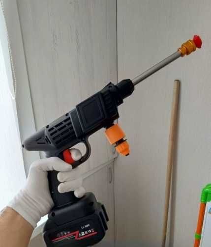 Компактная мощная аккумуляторная мойка высокого давления в кейсе.