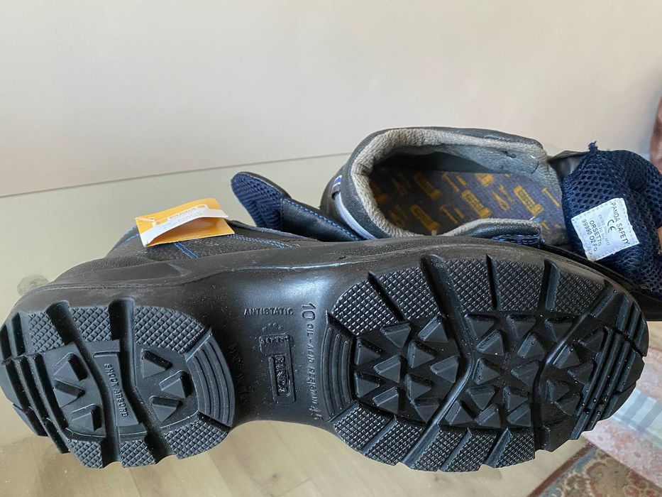 Нові робочі ботінки