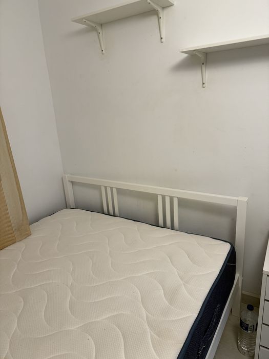 Cama casal em madeira