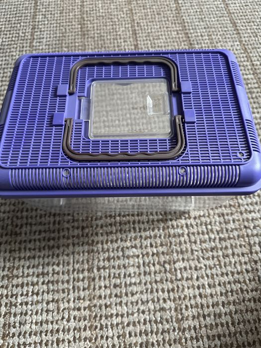 Plastikowy ponemnik do przenoszenia gada/gryzonia