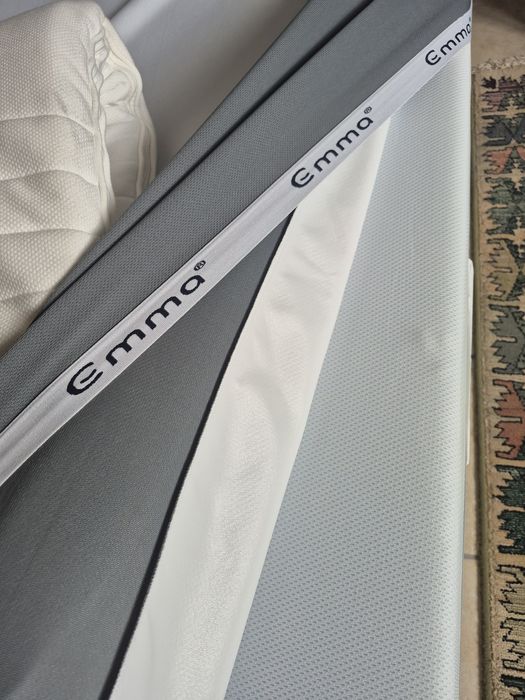 Colchão Emma novo com estrado