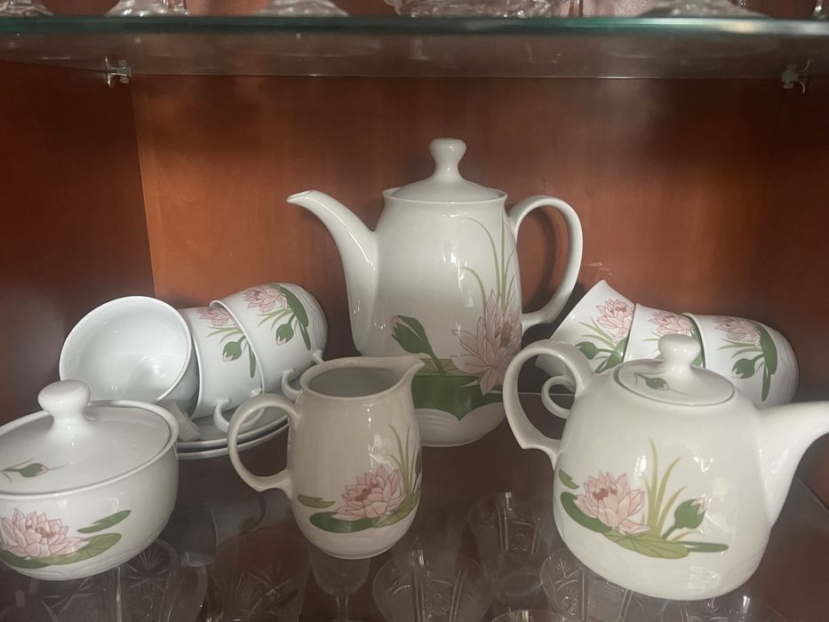 Продам  сервизы кофейные,чайные и чайные пары  .