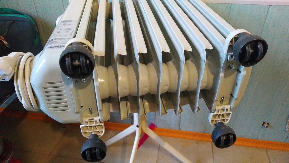 Масляний радіатор DELONGHI TRR S0920