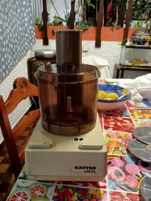 Robô de cozinha antigo