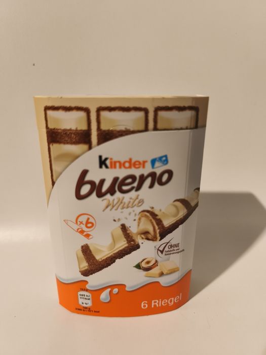 Kinder bueno white białe batoniki 6 w środku