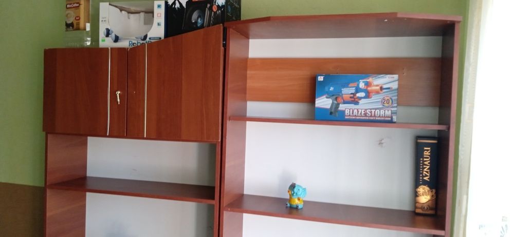 Продам шкафчики в кімнату.