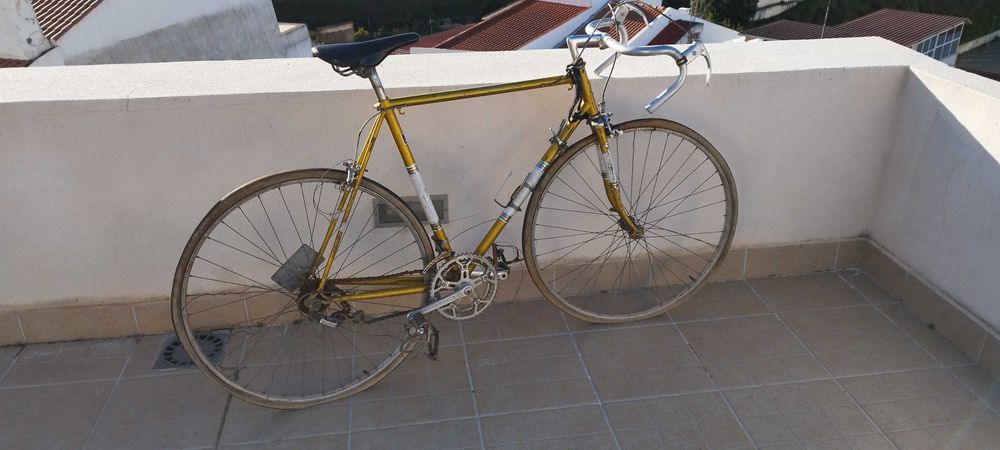 2 Bicicletas antigas ( corrida e pasteleira )