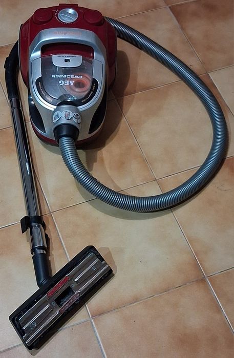Aspirador AEG em bom estado