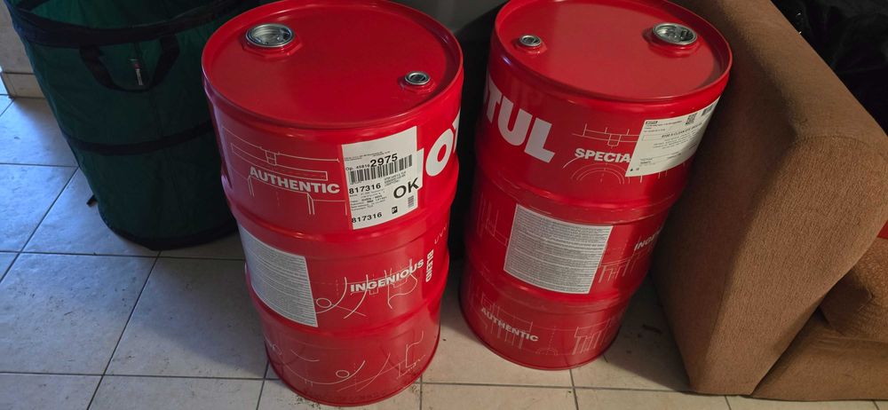 Beczka po oleju motul 60l