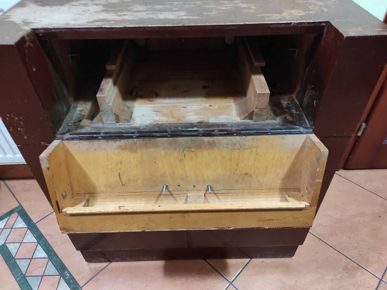 Komoda z czasów PRL