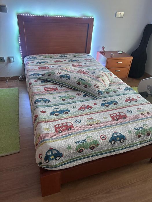 Cama de Solteiro com Colchão – 117 x 204 cm