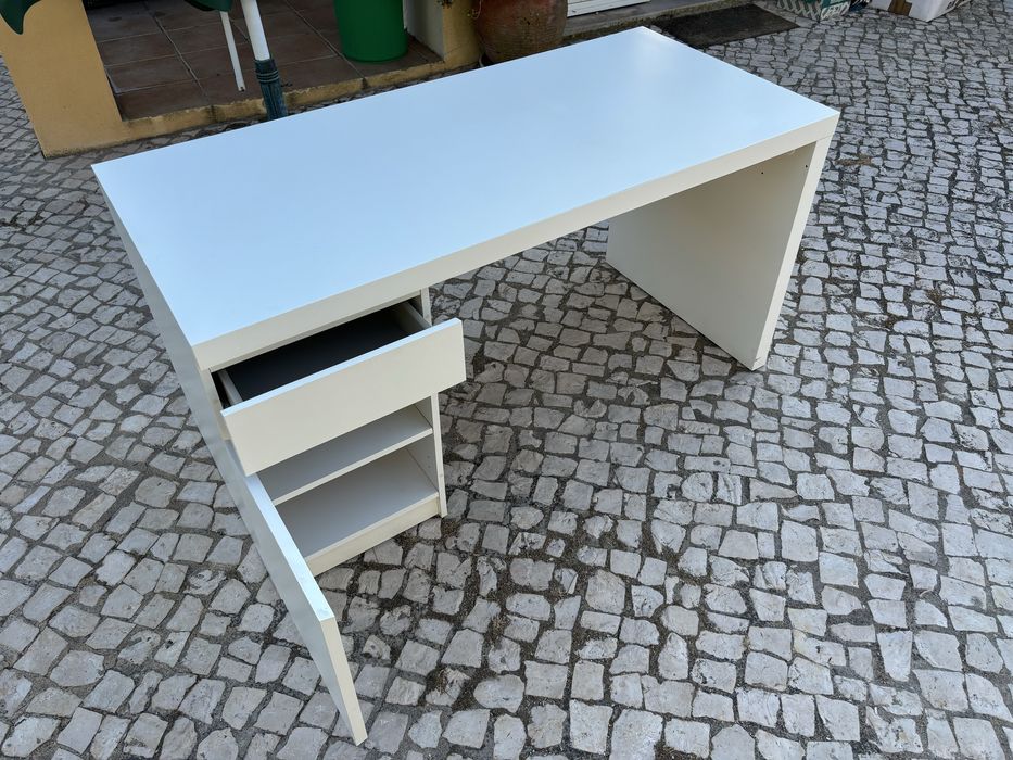 Secretária Ikea - bom estado