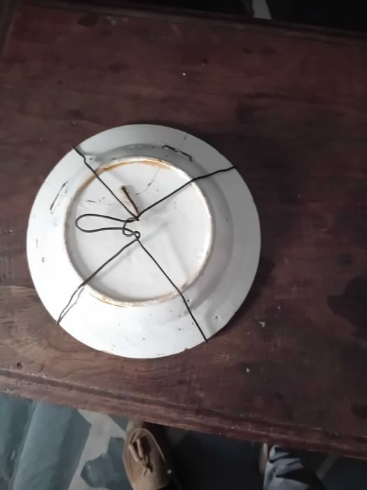 Prato de sopa em faiança portuguesa