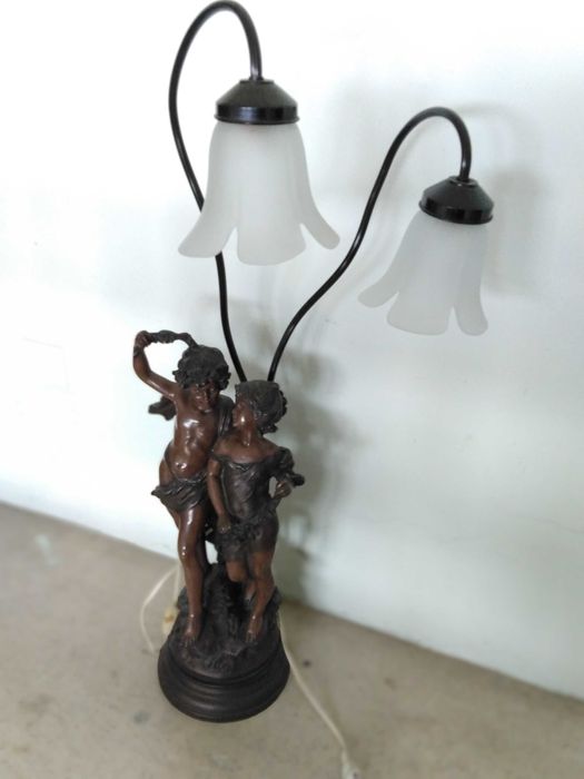 Candeeiro com estatueta "Couple d'enfants" Augustin Moreau-Vauthier