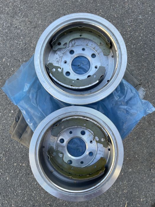 Задние тормозные барабаны