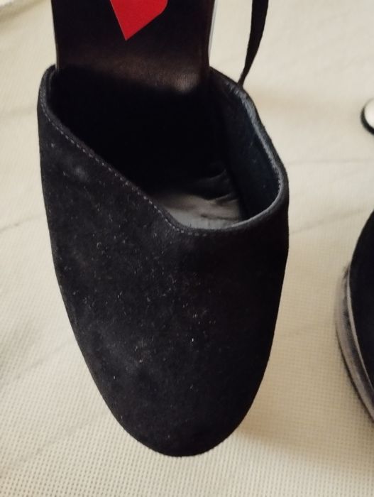 Sapatos de senhora salto alto
