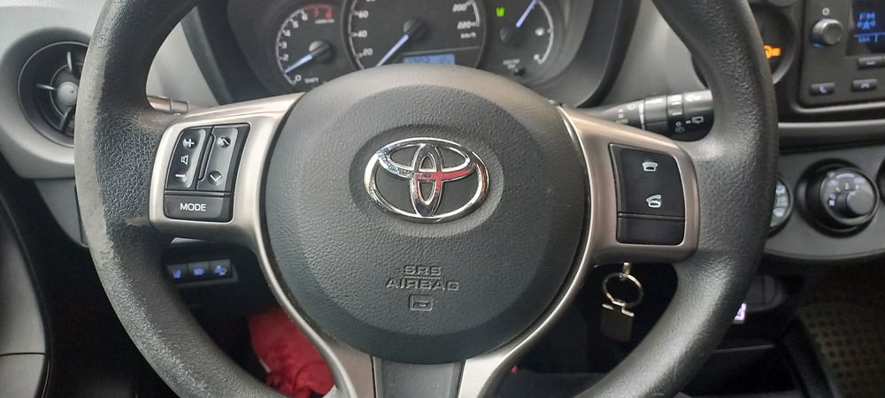 Toyota Yaris w dobrym stanie. Garażowany