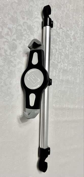 Uchwyt samochodowy na tablet