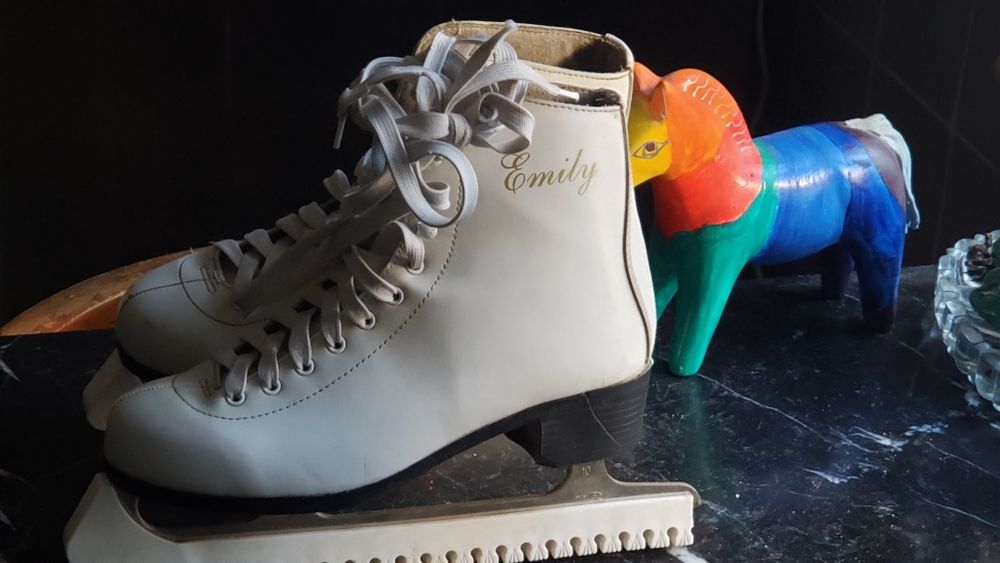 Фігурні жіночі  ковзани