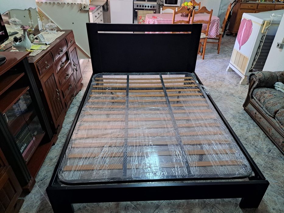 Cama ikea 2,05x1,57m com estrado